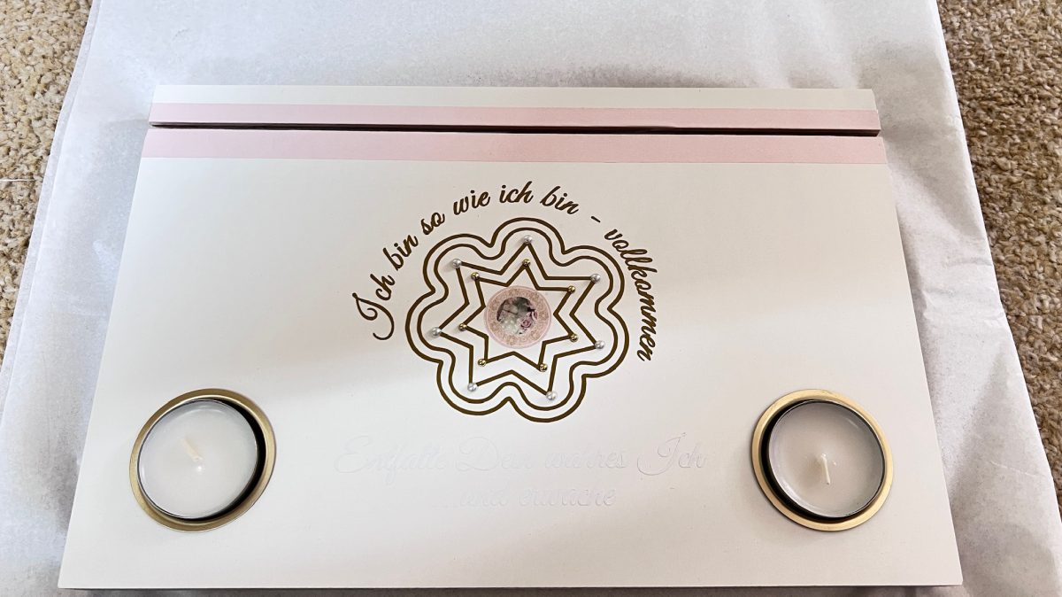 Kartenhalter-Altar – „Eröffne deinen heiligen Raum“ Ein Lichttempel für deine Seelenarbeit – Bild 3