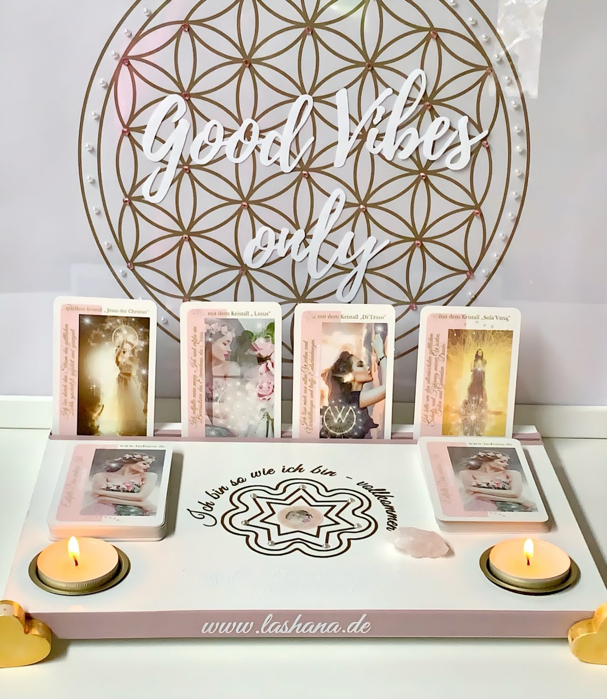 Kartenhalter-Altar – „Eröffne deinen heiligen Raum“ Ein Lichttempel für deine Seelenarbeit – Bild 7