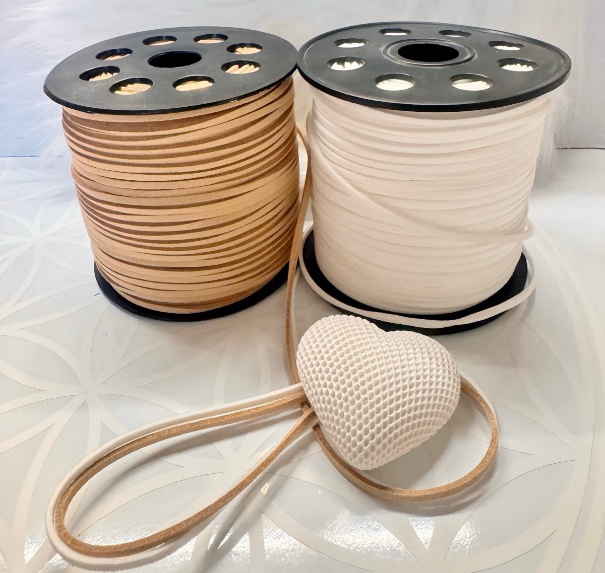 „Sacred Paws“ – Das energetische Schutz-Tierhalsband mit Seele - Programmierter Rundumschutz gegen Zecken & Flöhe, Immunsystemstärkung & Lichtsegen für dein Tier – Bild 8